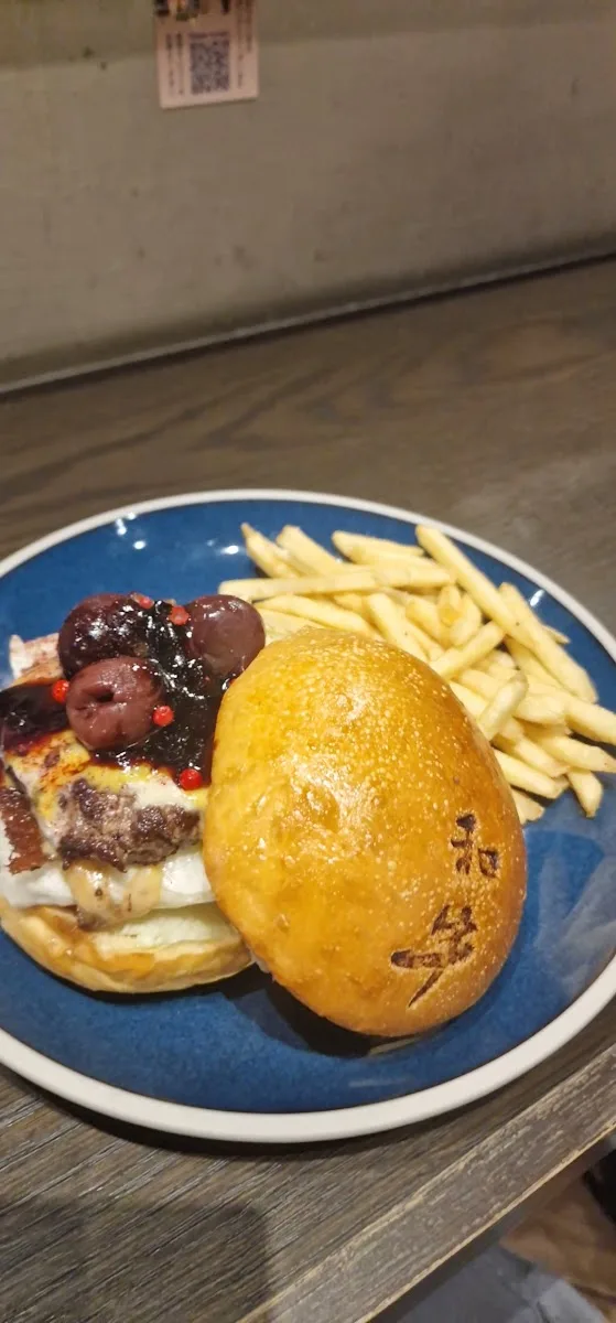 Wagyu Burger · 3